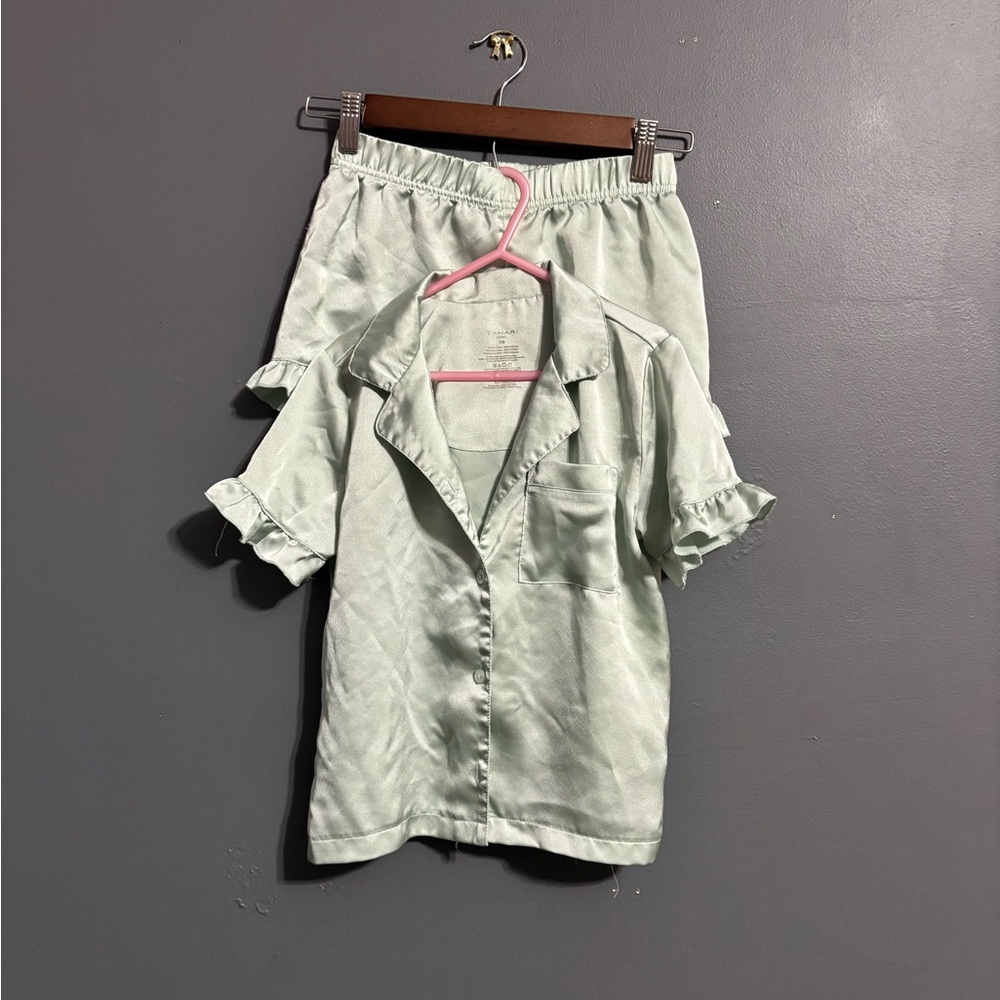 Tahari girls green satin like pj set with ruffle accents size girls 7/8